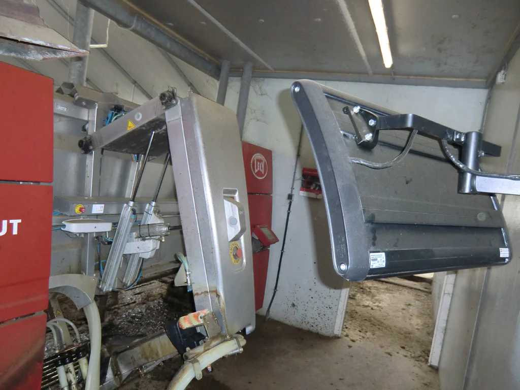 Varmigo infrared heating - Milking robot, and Milking parlour - Image 6